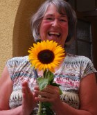 Ulrike Lange mit Sonnenblume